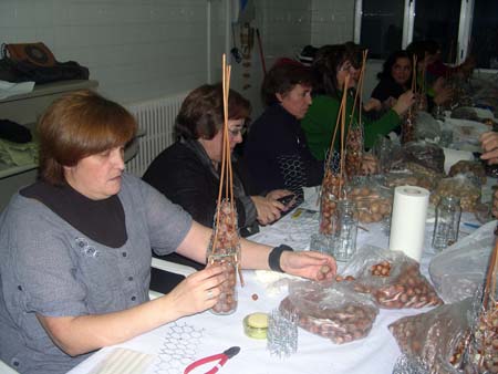 El Grup de Dones de Vilafranca organitza un curs d'adorns de tardor i nadal
