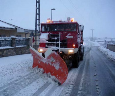 La Diputació de Castelló ha mobilitzat a 10 persones, 2 camions llevaneus i 2 tot terrenys en aquesta nevada
