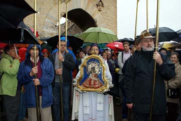 Morella torna a la marededéu de Vallivana al seu santuari enmig d'una alerta taronja per pluges torrencials