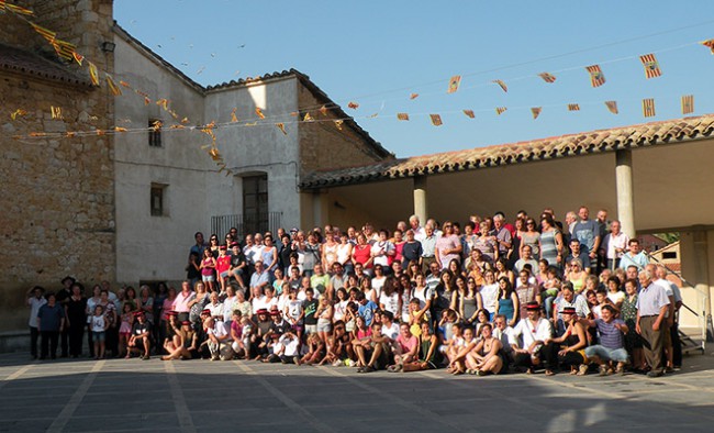 Torredarques immortalitza les seues Festes Patronals amb una gran 'foto familiar'