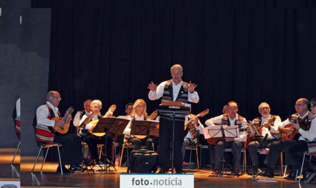 La Rondalla de Morella posa música a la festa de l'Associació de Jubilats