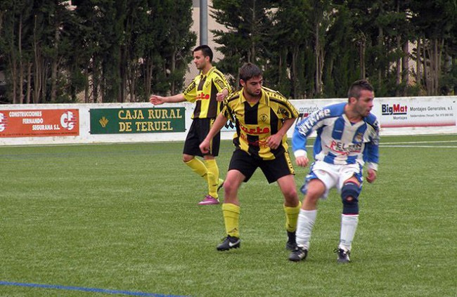 Valderrobres guanye un dels clàssics del Matarranya i golege el Cretense (4-0)