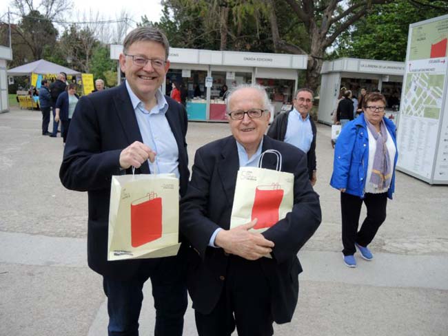Ximo Puig y Josep Martí Gómez en la Fira del Llibre de València